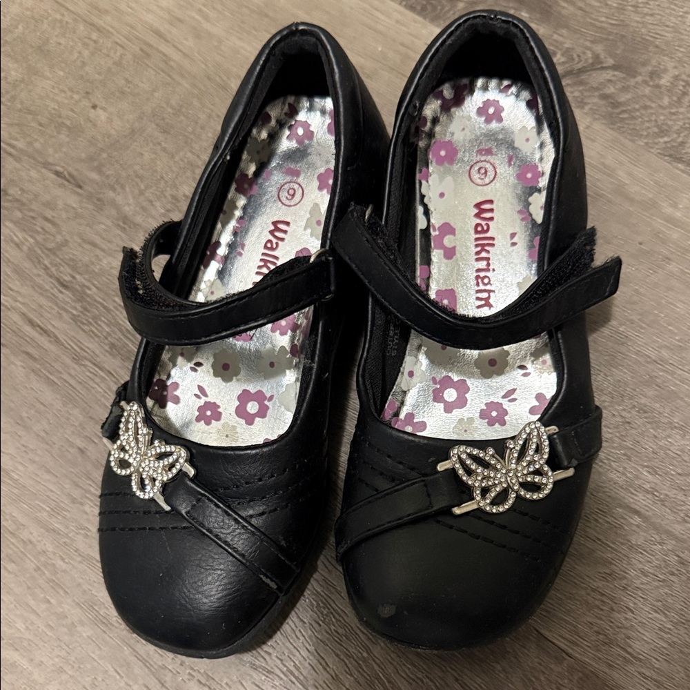 Girls Black Mary Jane Shoes with Butterfly Accent size 9